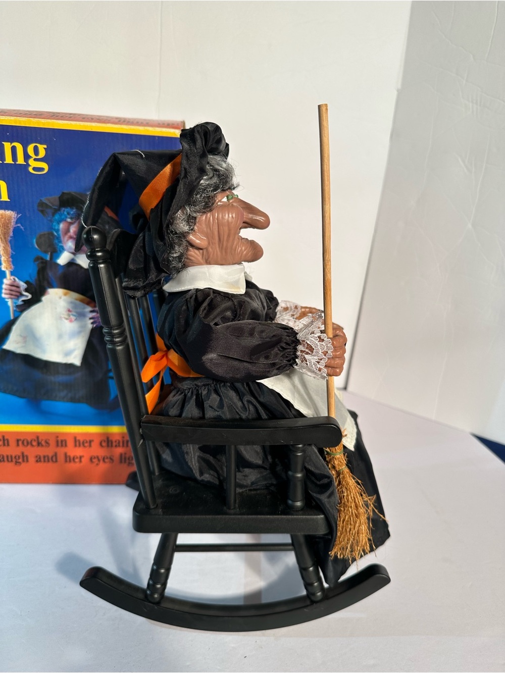 Vtg 1991 Gemmy Animated Rocking Witch Halloween Glowing Eyes Rocks Scary Laughs - Picture 5 of 15